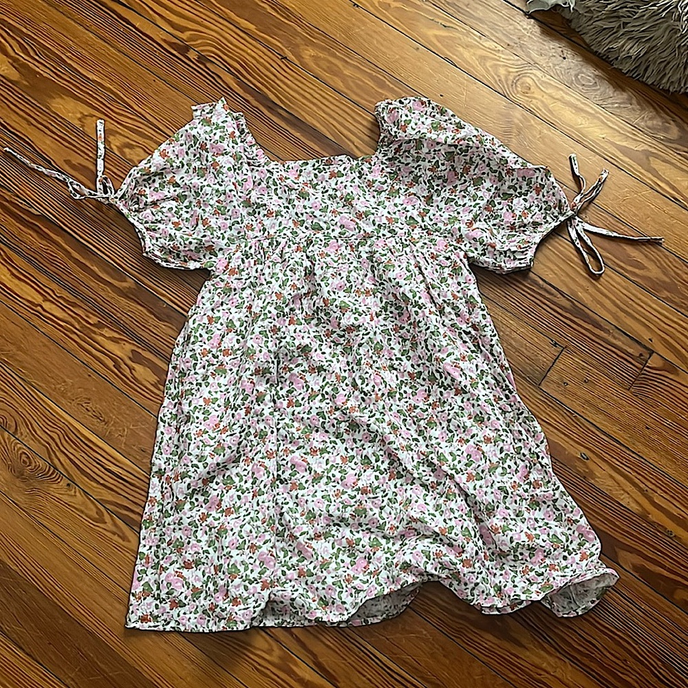 Girls size 8 
JANUARY & MAY